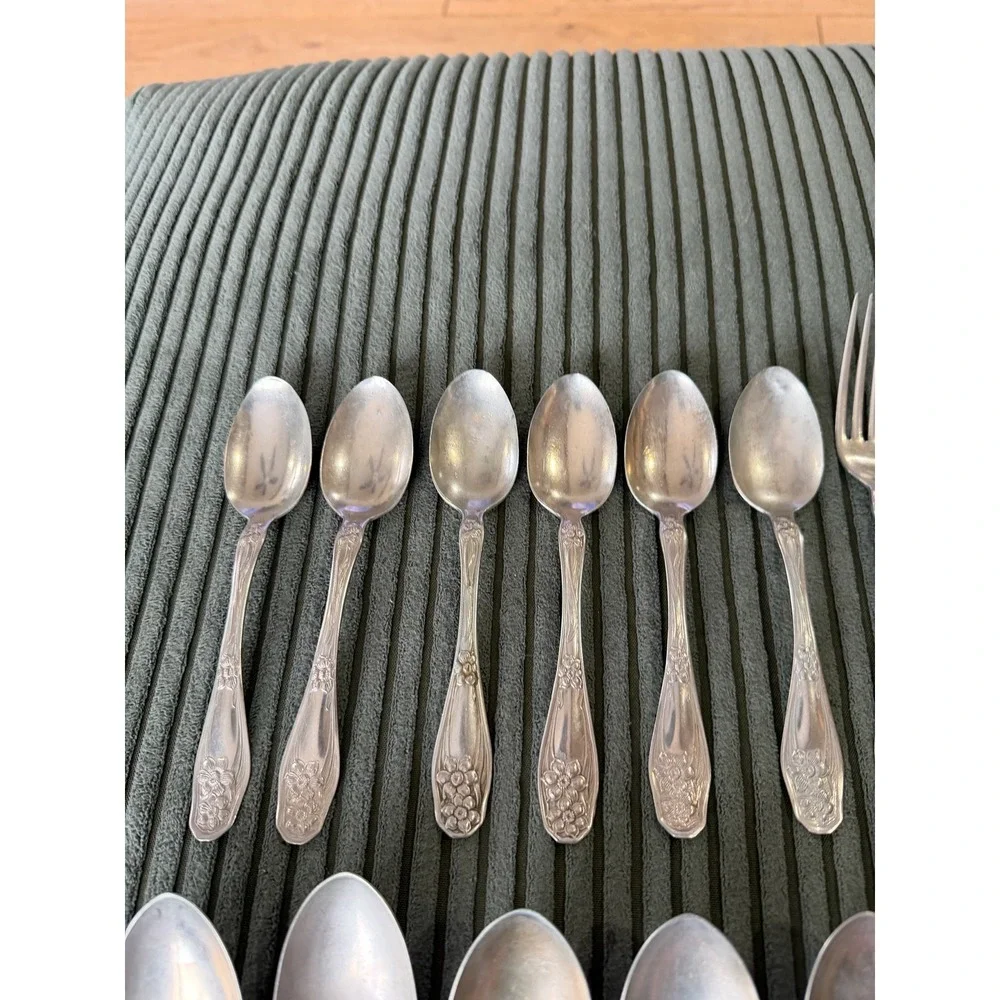 Rogers Nickel Silver Flatware Set 19‎ Piece - Spoons Forks Butter Knife